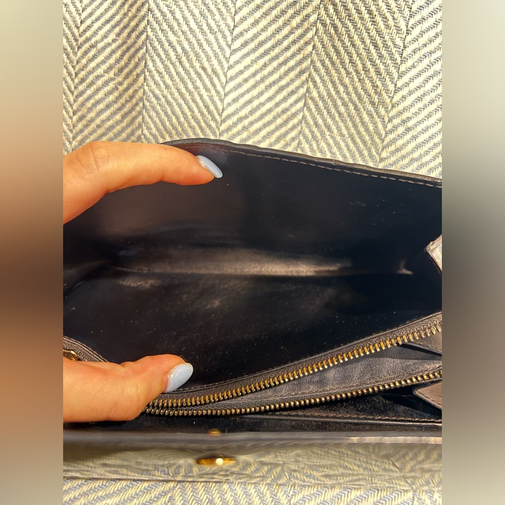 Louis Vuitton Monogram Vernis Sarah Wallet - Picture 3 of 13